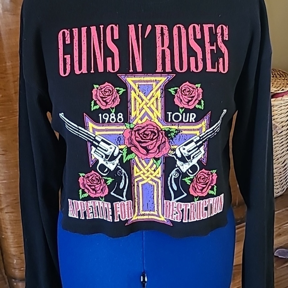 Guns N Roses cropped long sleeve shirt. Sz. M.